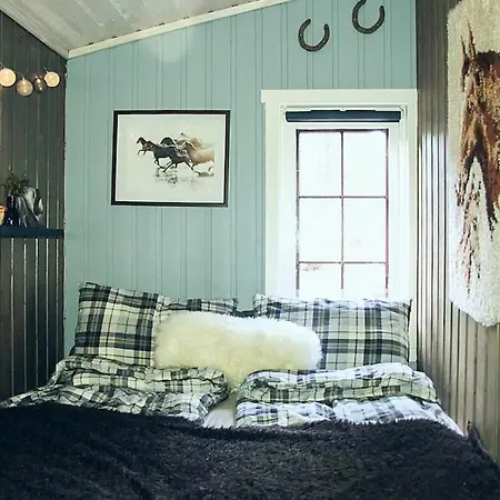 Holiday home Charming Cabin Near Vagdalsfjorden