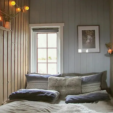 Holiday home Charming Cabin Near Vagdalsfjorden Mjaavatn
